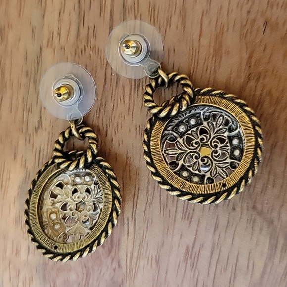 Sweet Romance filigree dangle earrings - Picture 2 of 4